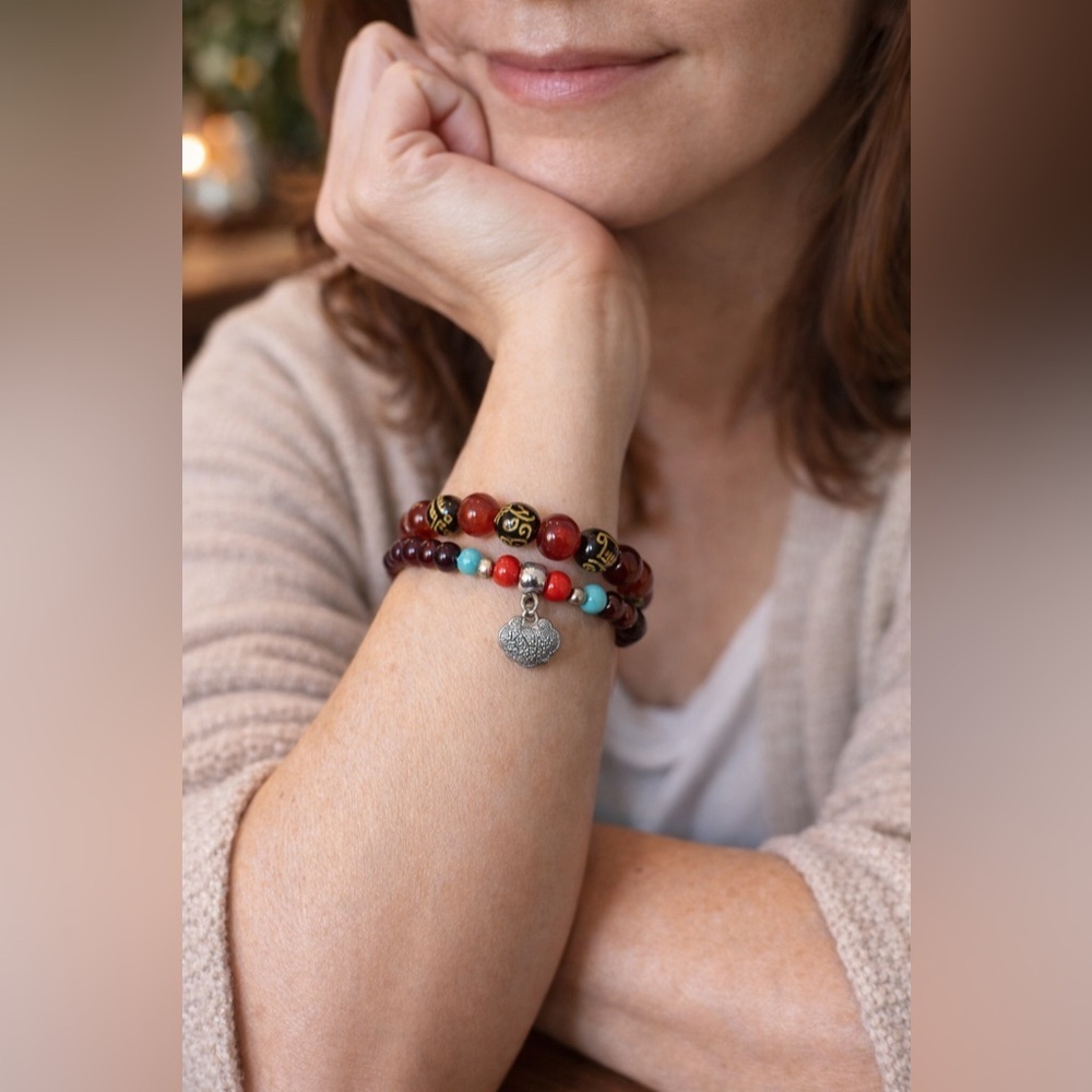 Elegant Beaded Bracelet with Silver Charm - Picture 2 of 2